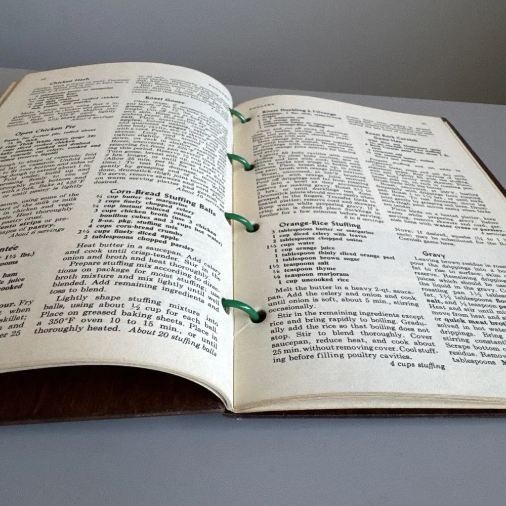 Vtg 1972 Southern Cook Book 250 Recipes Claire Davidow Wooden Cover Paperback
